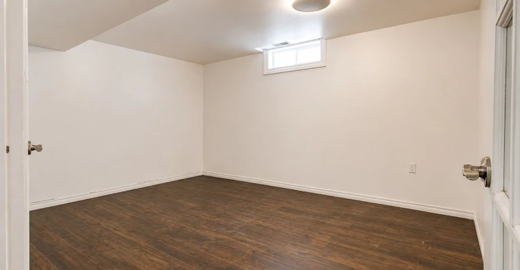 Lower-71 Highpark Avenue, Kitchener, ON, N2C 2C3 - 8
