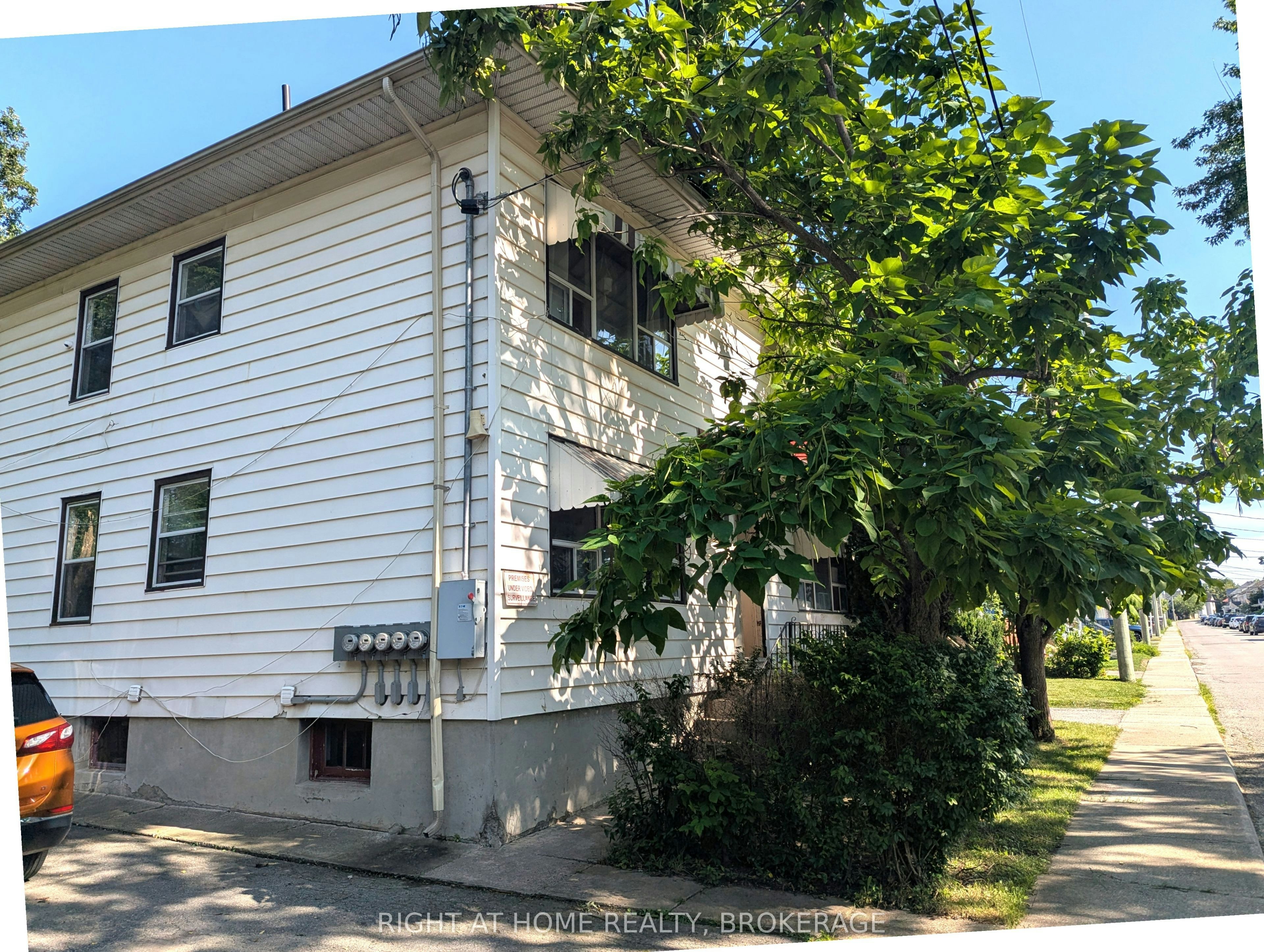 2-60 Richmond Avenue, St. Catharines, ON, L2R 3W7
