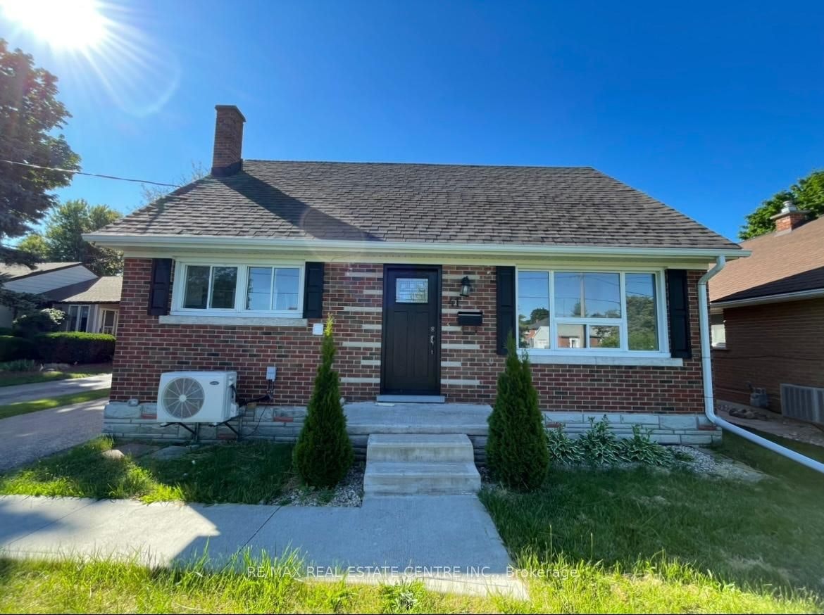 Upper-41 Belleview Avenue E, Kitchener, ON, N2B 1G4