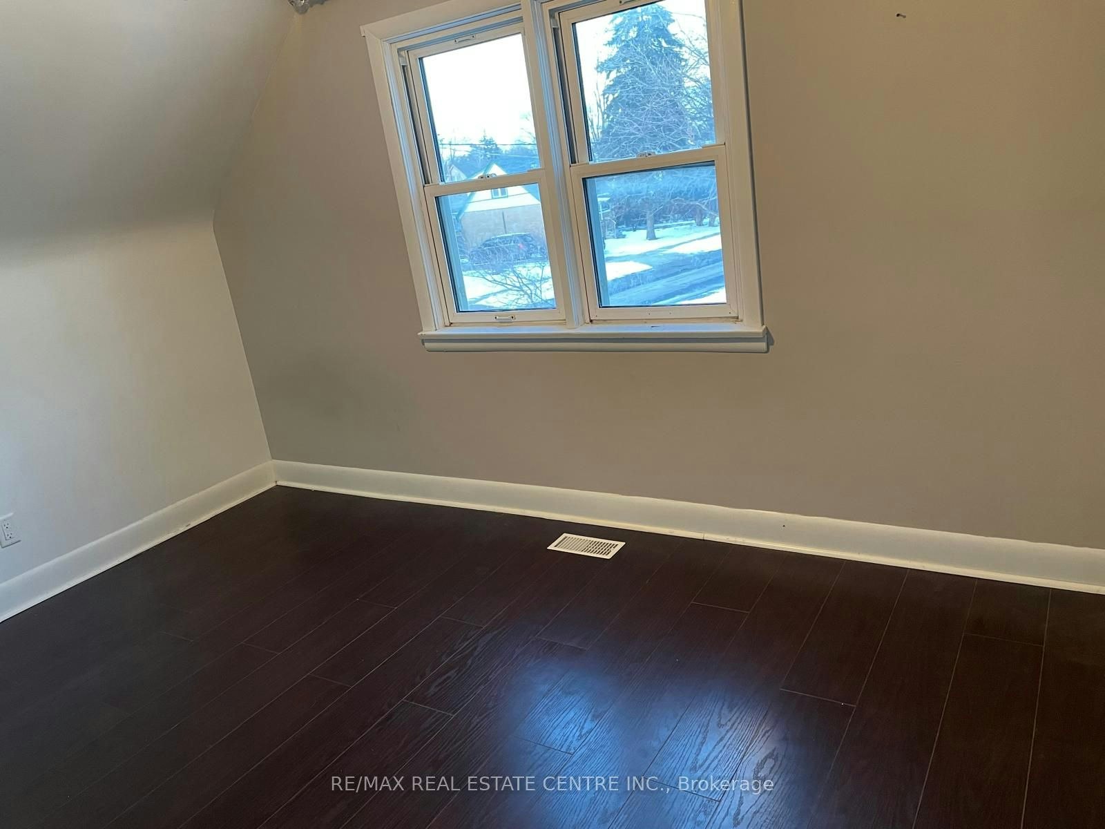 Upper-41 Belleview Avenue E, Kitchener, ON, N2B 1G4 - 4