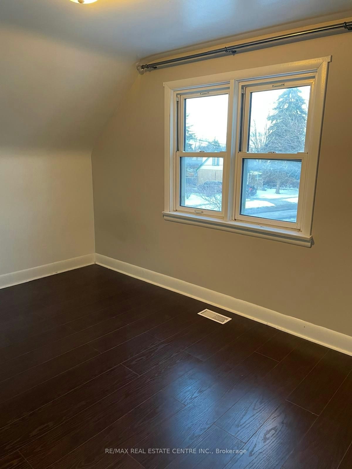 Upper-41 Belleview Avenue E, Kitchener, ON, N2B 1G4 - 6