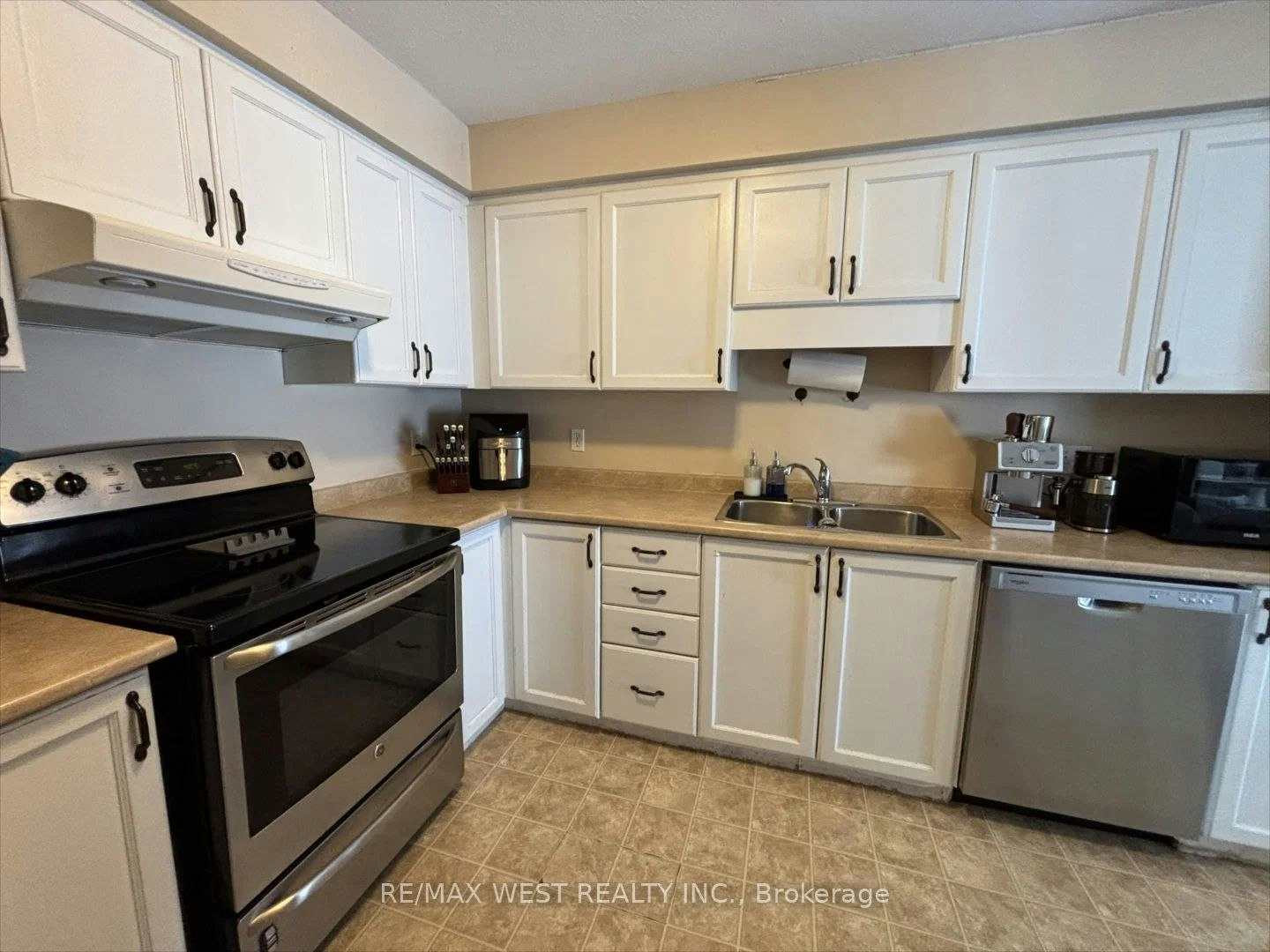 645B Basswood Street, Waterloo, ON, N2V 2K8 - 2