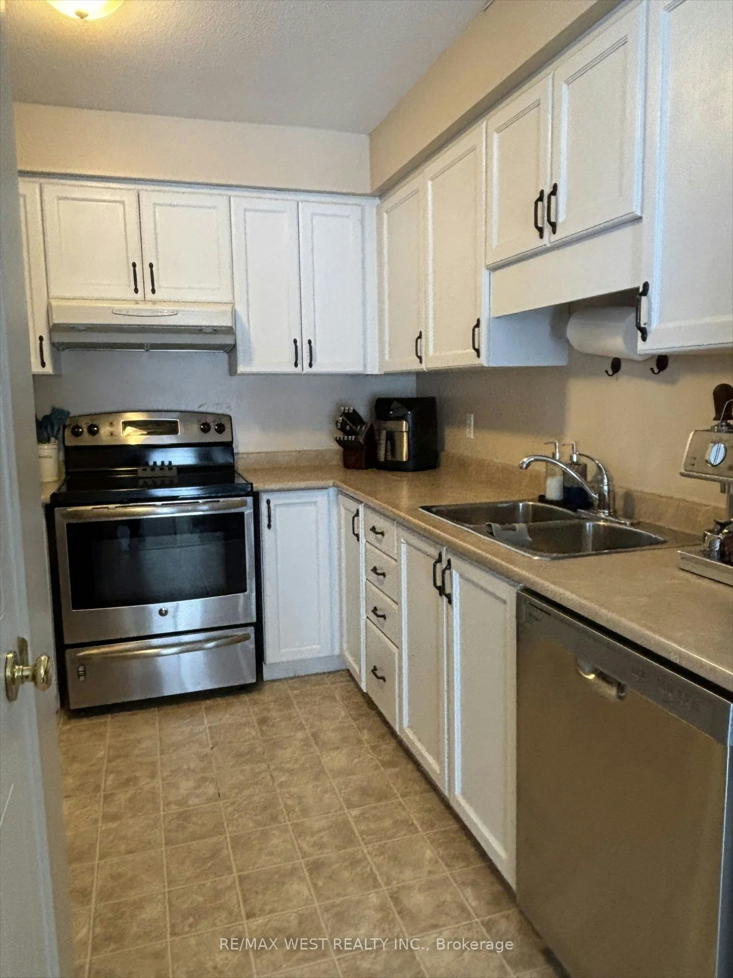 645B Basswood Street, Waterloo, ON, N2V 2K8 - 3