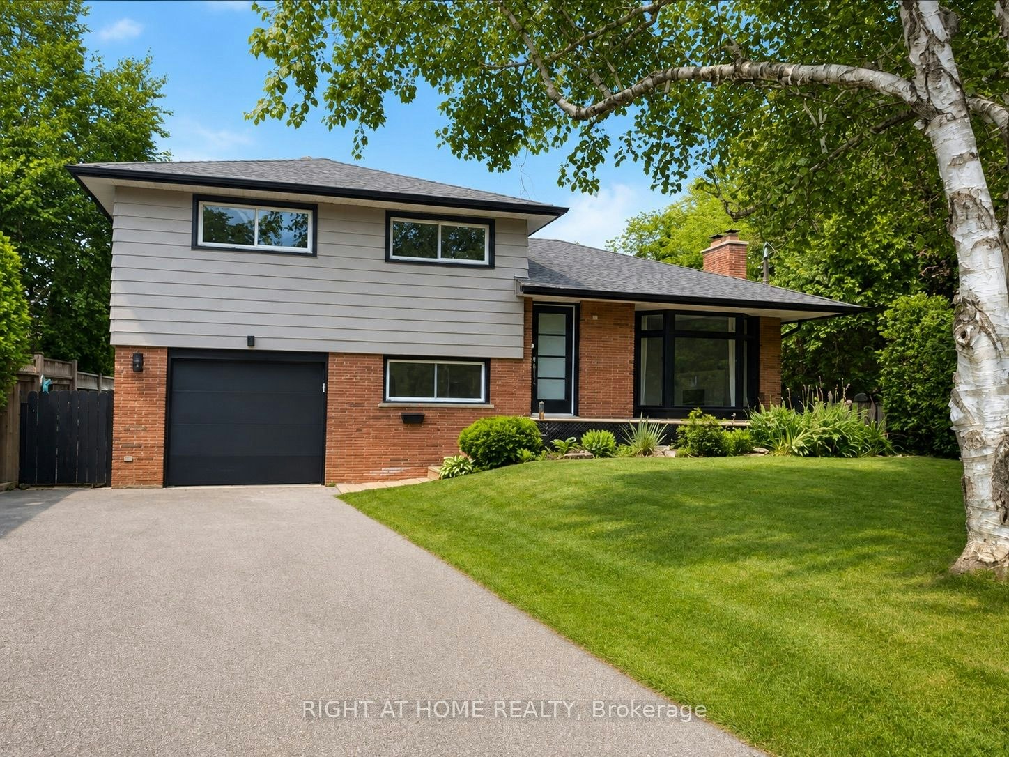 530 Lynda Lane, Hamilton, ON, L9G 2P6