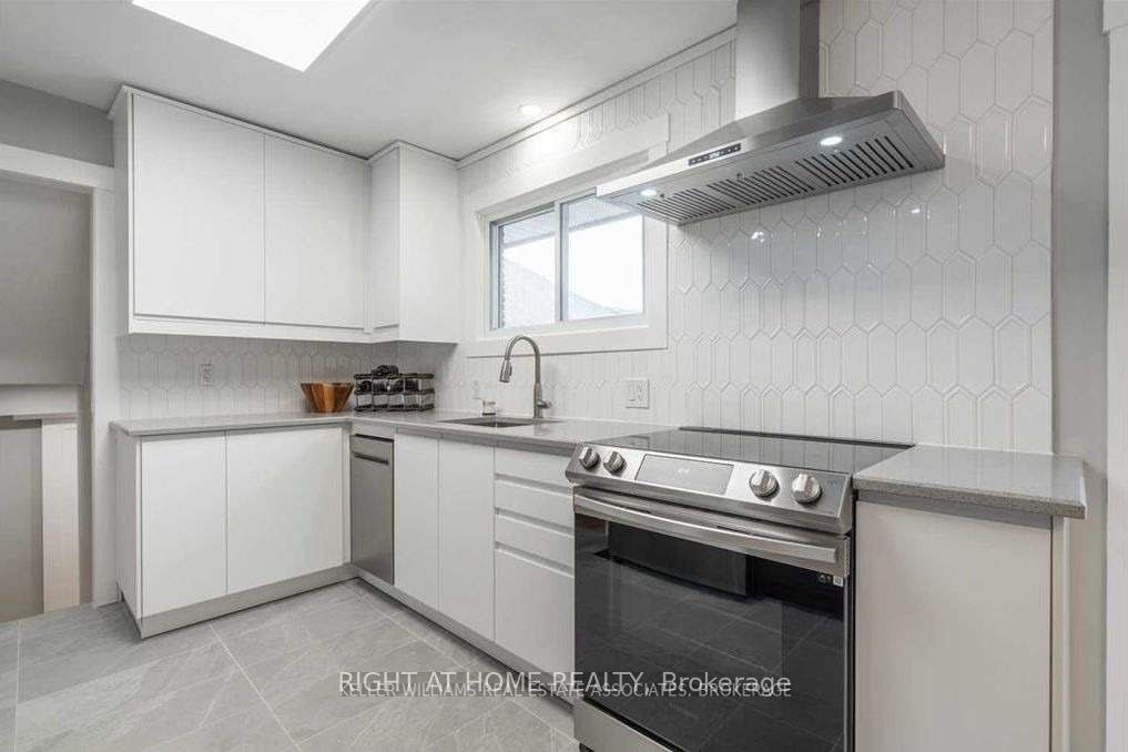 530 Lynda Lane, Hamilton, ON, L9G 2P6 - 5