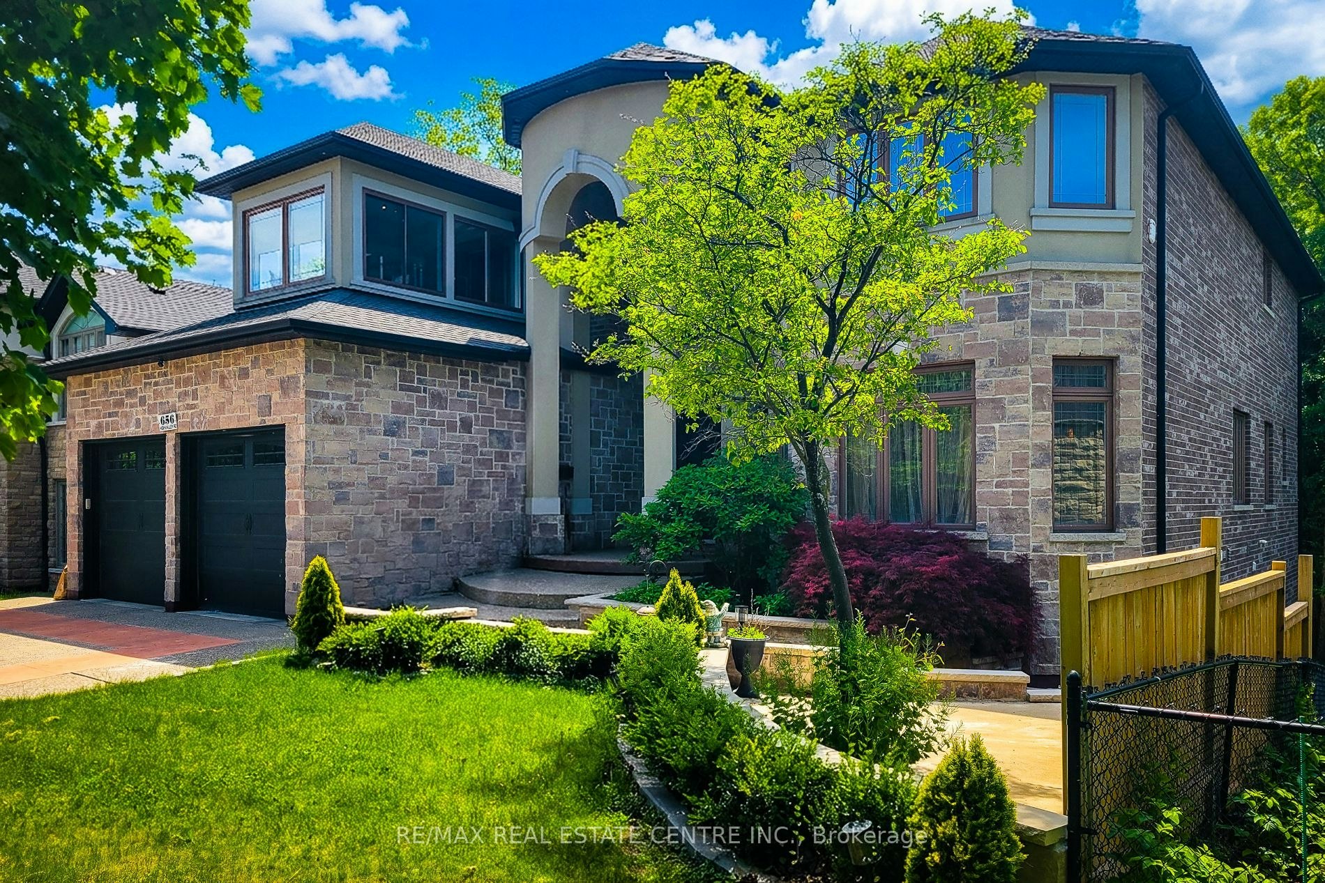 656 Highvalley Road, Hamilton, ON, L9G 4E9