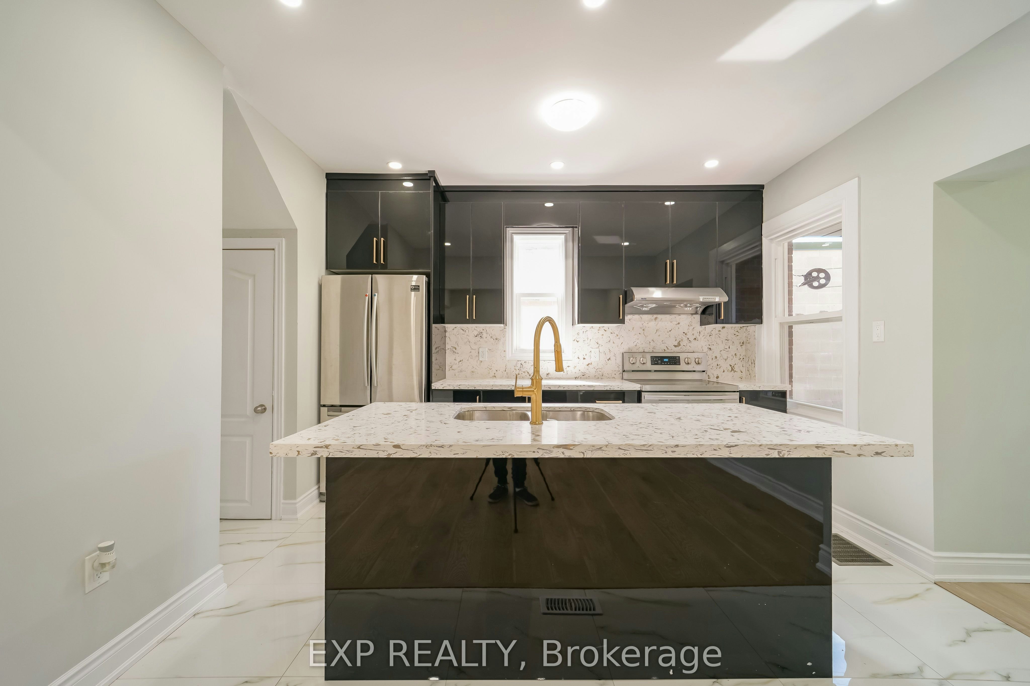 upstairs-1509 Main Street E, Hamilton, ON, L8K 1E2
