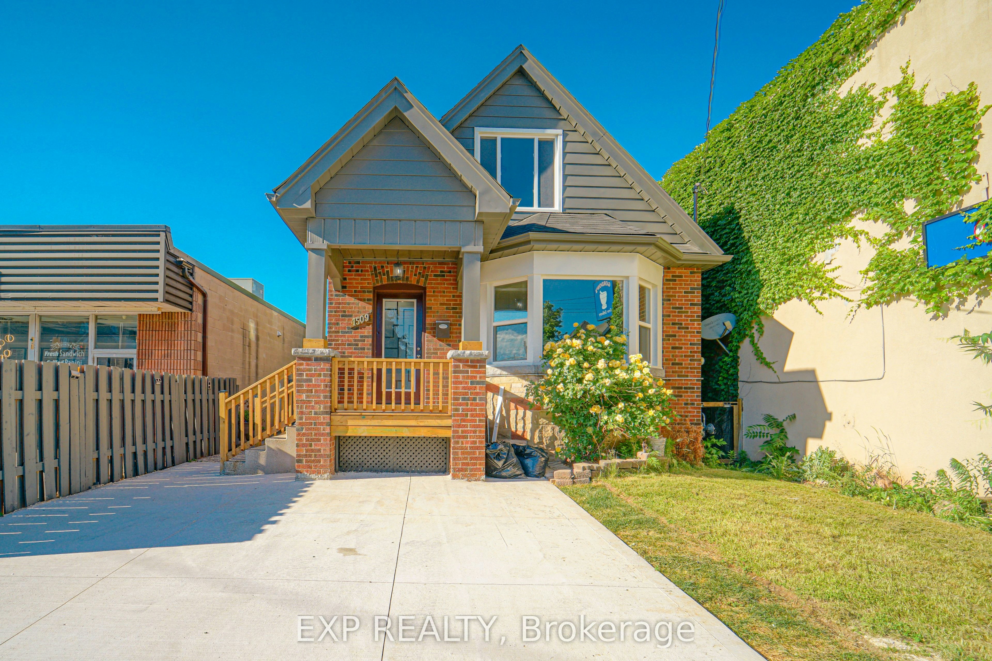 upstairs-1509 Main Street E, Hamilton, ON, L8K 1E2 - 25