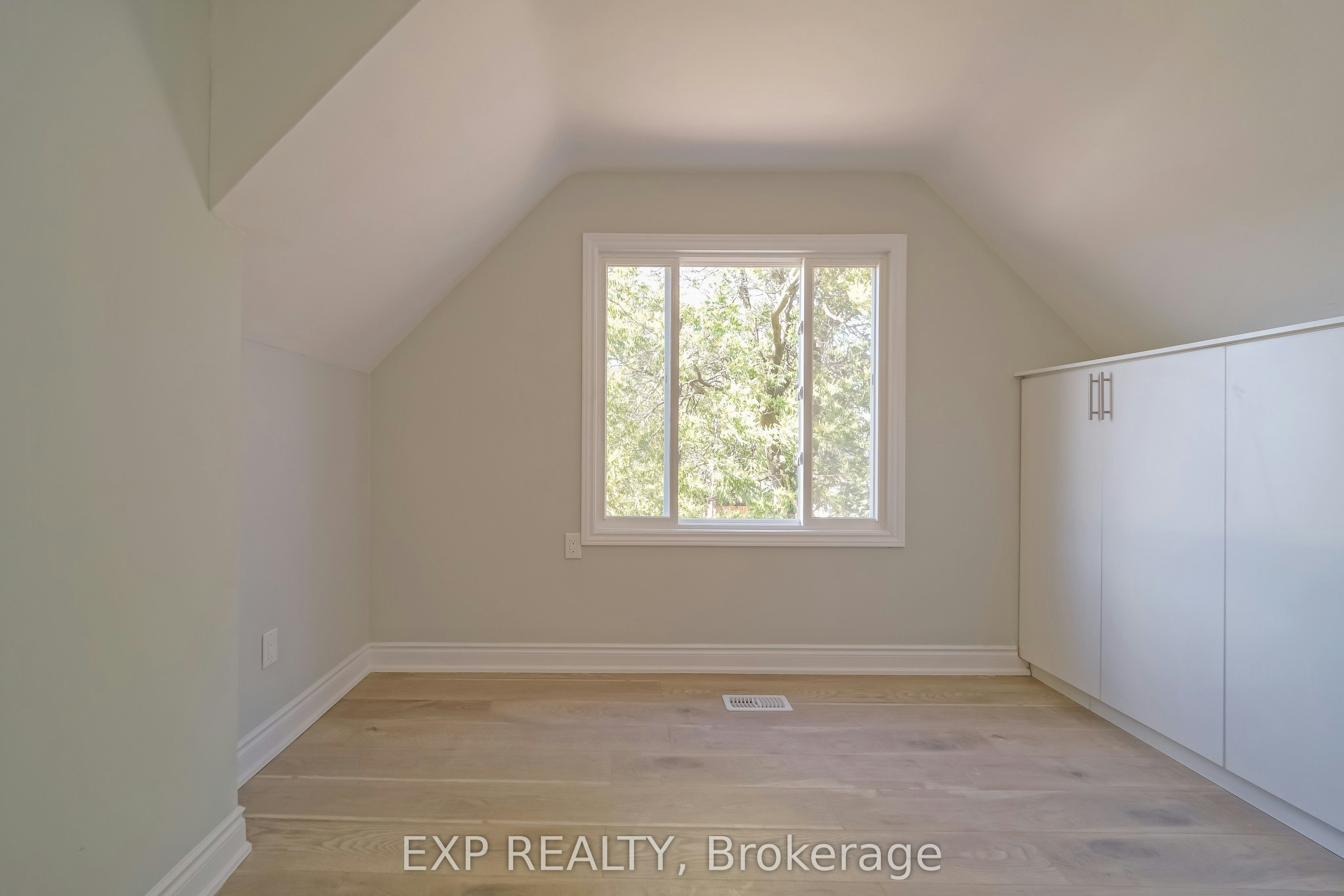 upstairs-1509 Main Street E, Hamilton, ON, L8K 1E2 - 19