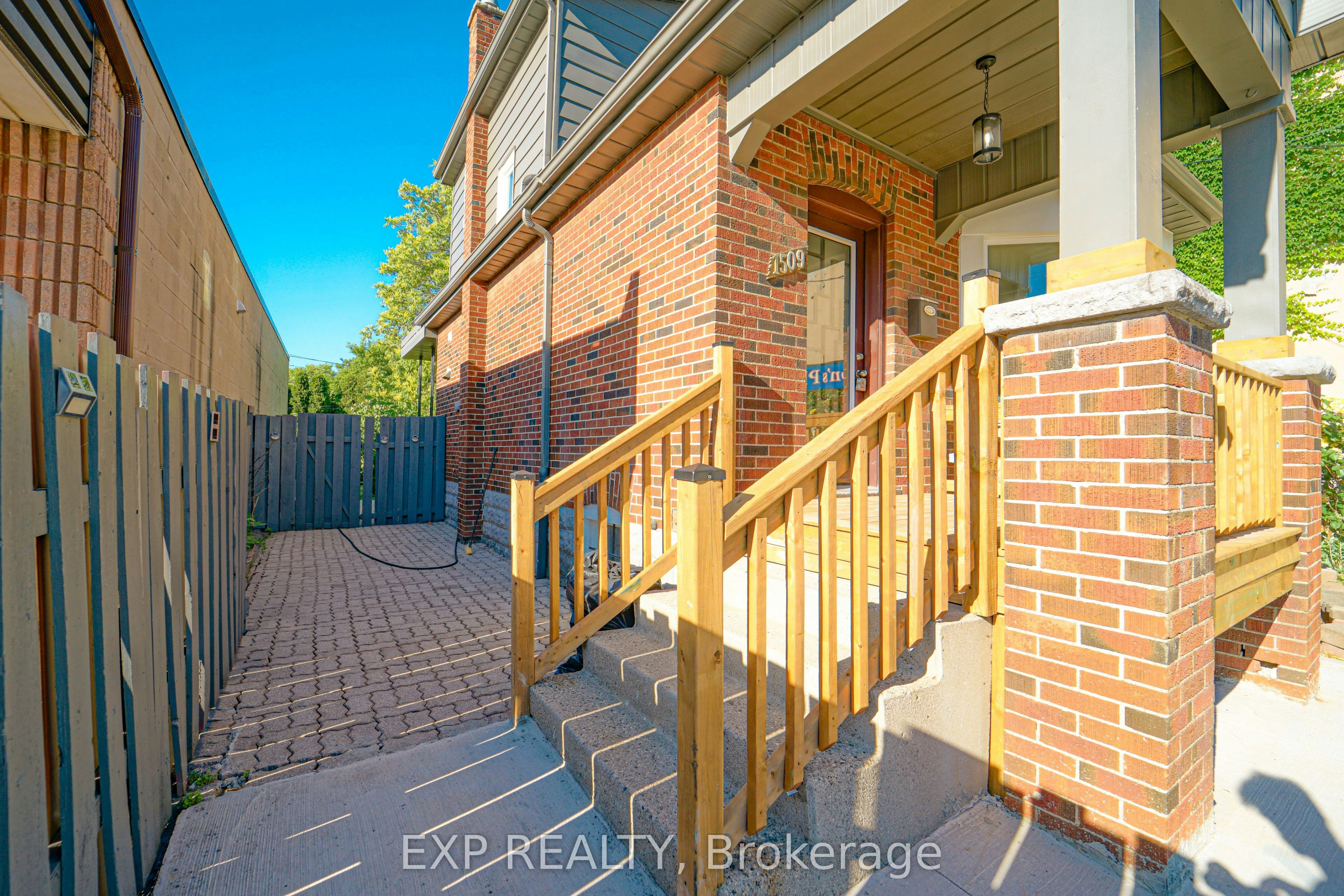 upstairs-1509 Main Street E, Hamilton, ON, L8K 1E2 - 26