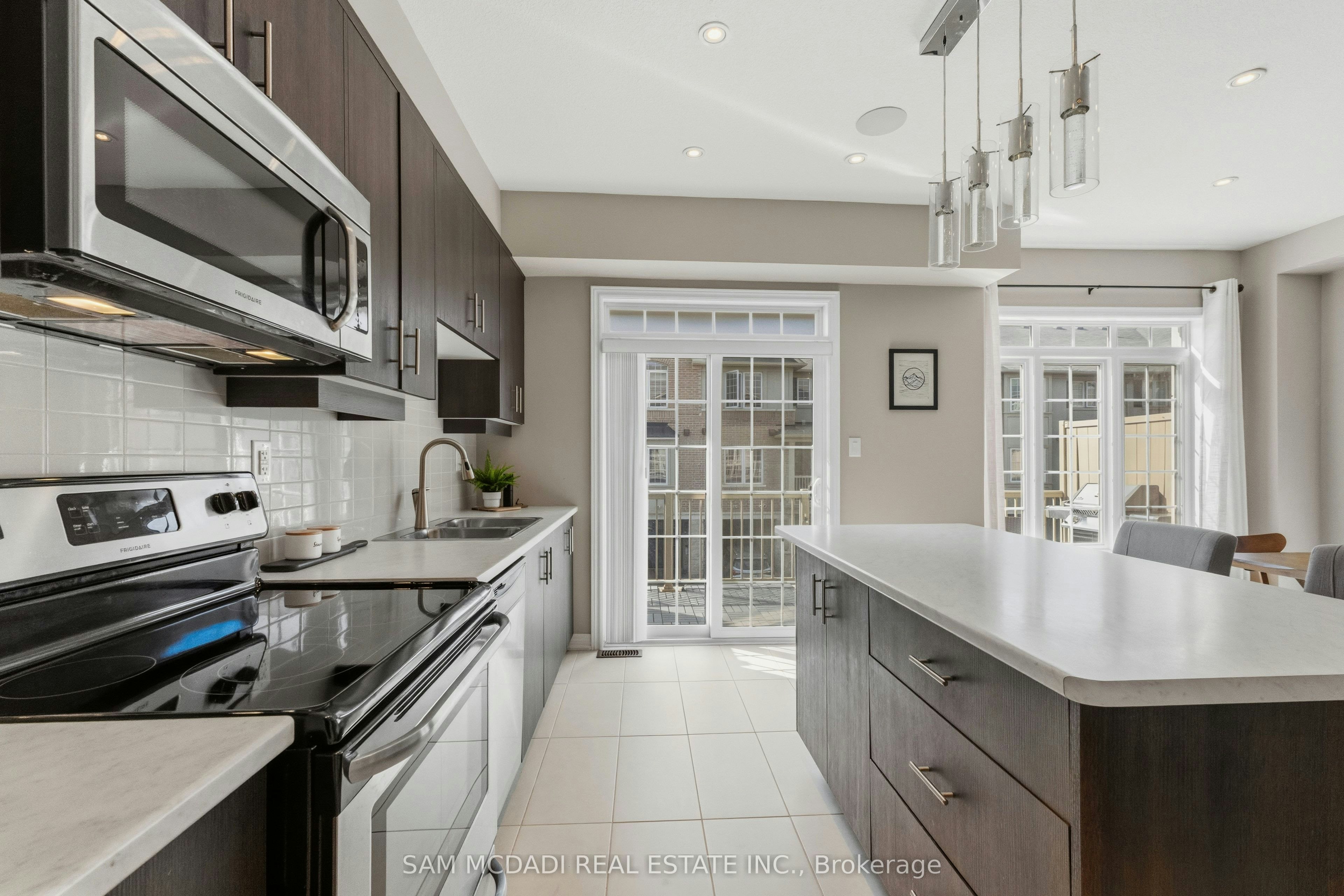 9-215 Dundas Street E, Hamilton, ON, L8B 0X2 - 13