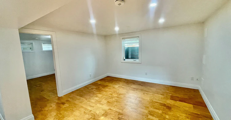 Lower-42 Briarwood Crescent, Hamilton, ON, L9C 4B9 - 10