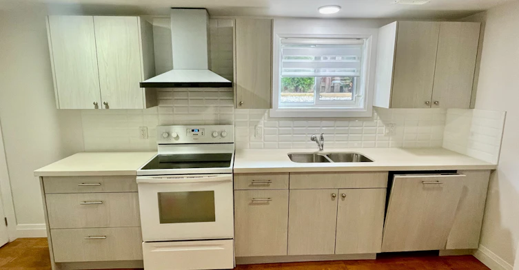 Lower-42 Briarwood Crescent, Hamilton, ON, L9C 4B9 - 2