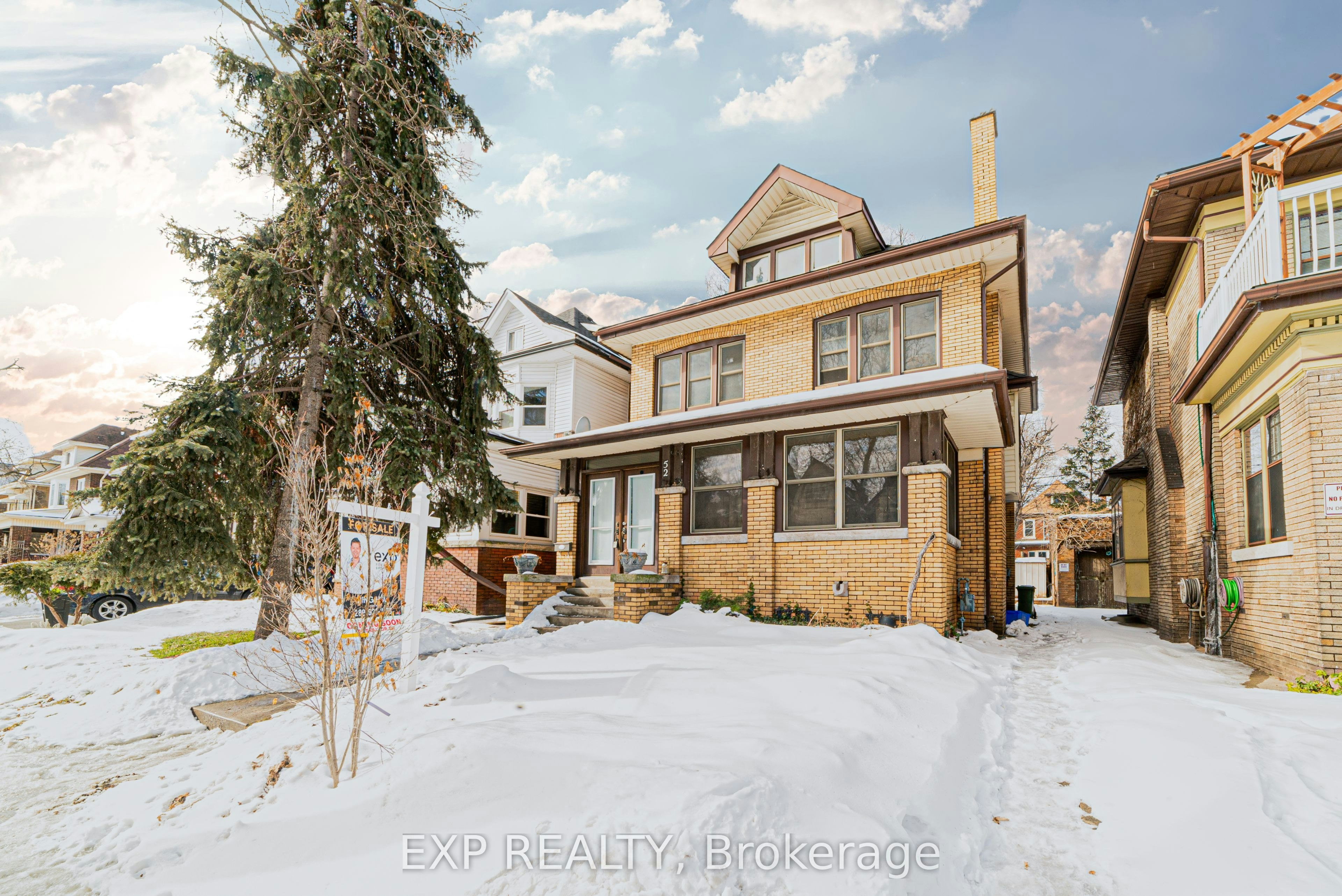 Main-52 Proctor Boulevard, Hamilton, ON, L8M 2M4