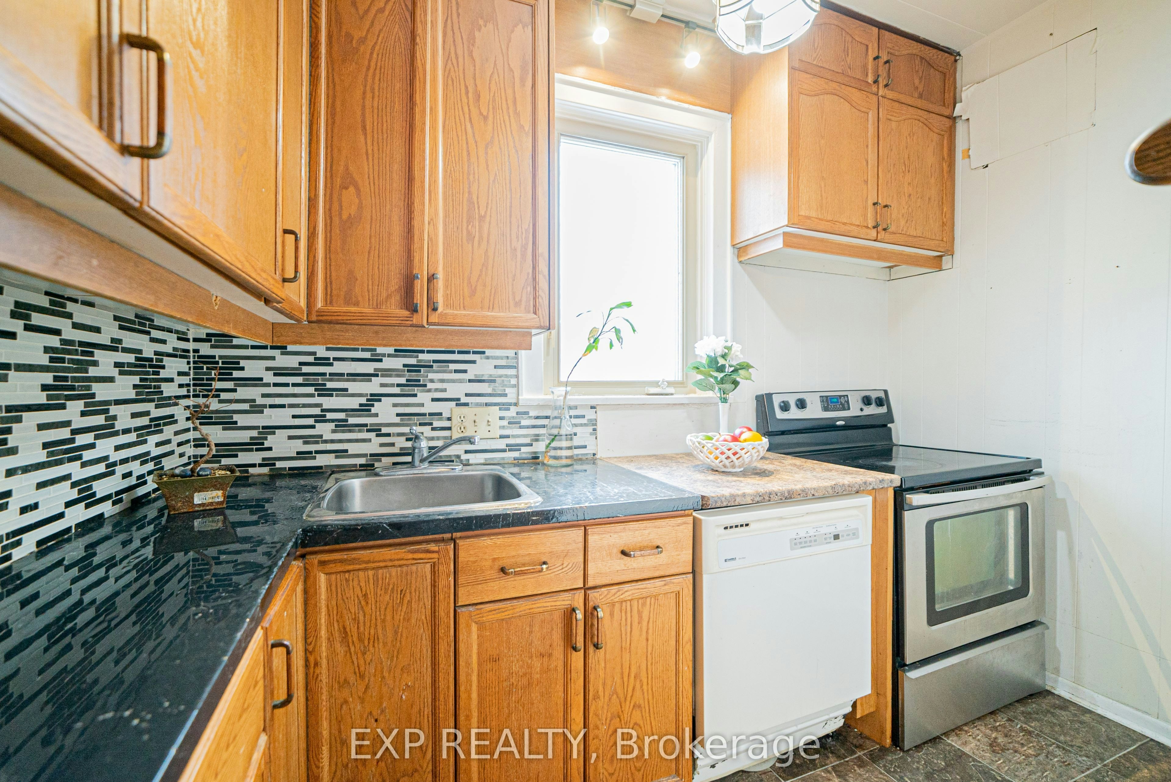 Main-52 Proctor Boulevard, Hamilton, ON, L8M 2M4 - 9