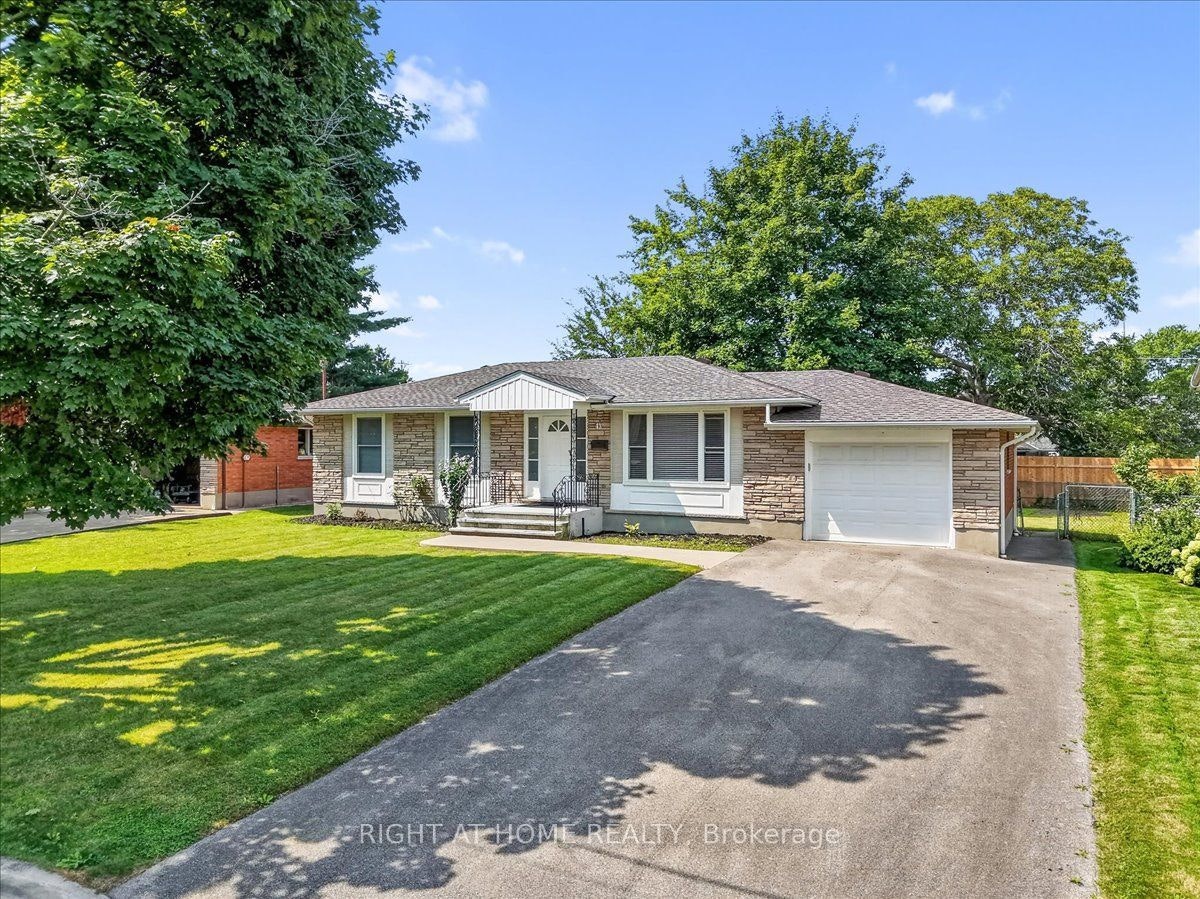 43 Monarch Park Drive, St. Catharines, ON, L2M 3K8