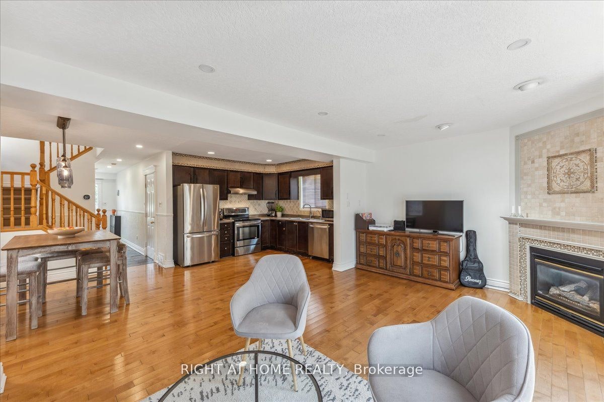 223 Grey Fox Drive, Kitchener, ON, N2E 3N7 - 3