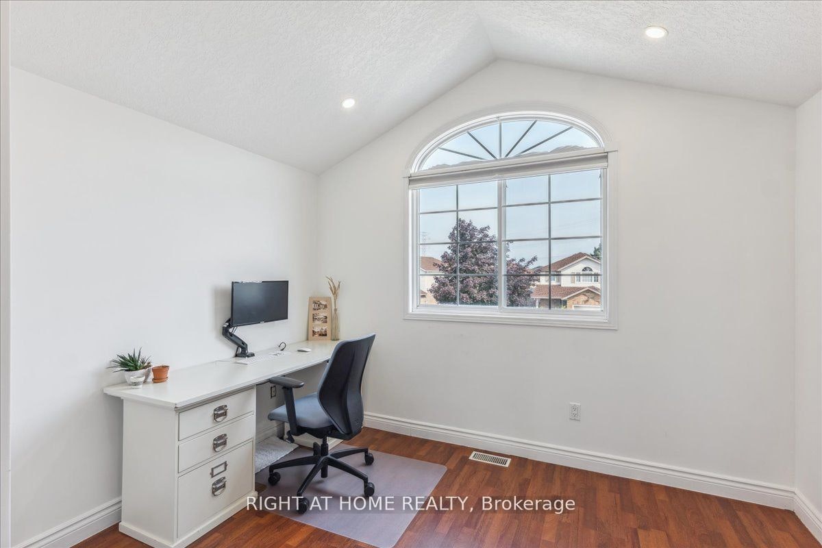 223 Grey Fox Drive, Kitchener, ON, N2E 3N7 - 13