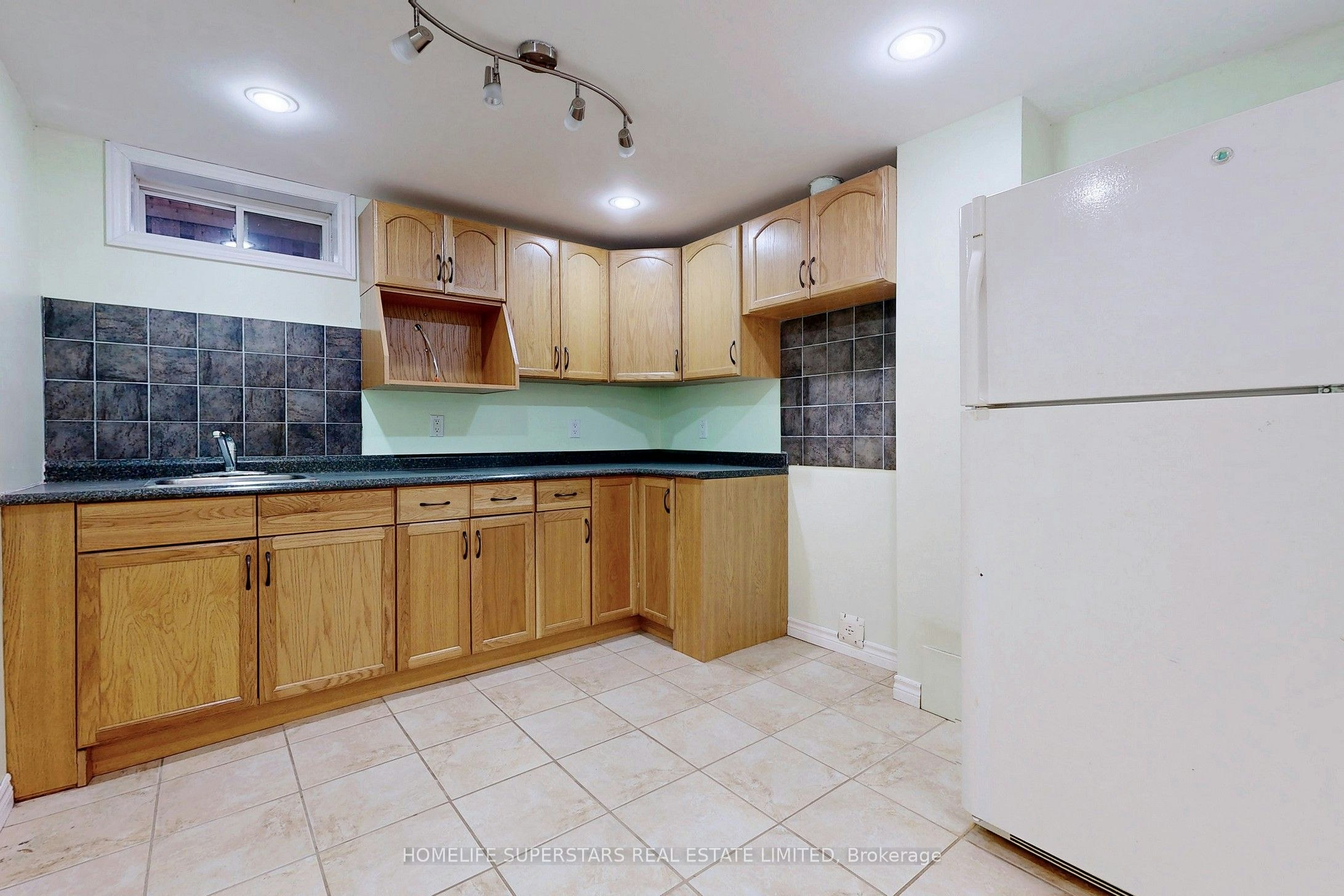 32 Holkham Avenue, Hamilton, ON, L9K 0H3 - 28
