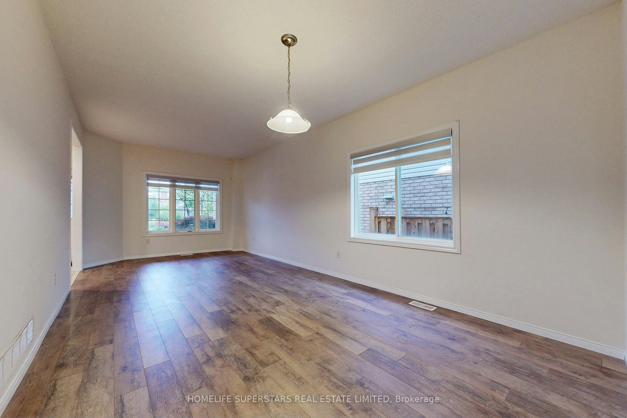 32 Holkham Avenue, Hamilton, ON, L9K 0H3 - 4