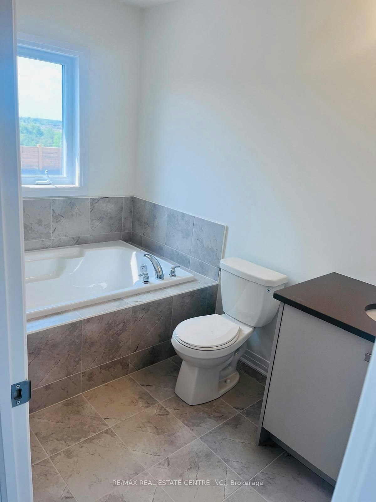 331 Port Crescent, Welland, ON, L3B 0N3 - 6