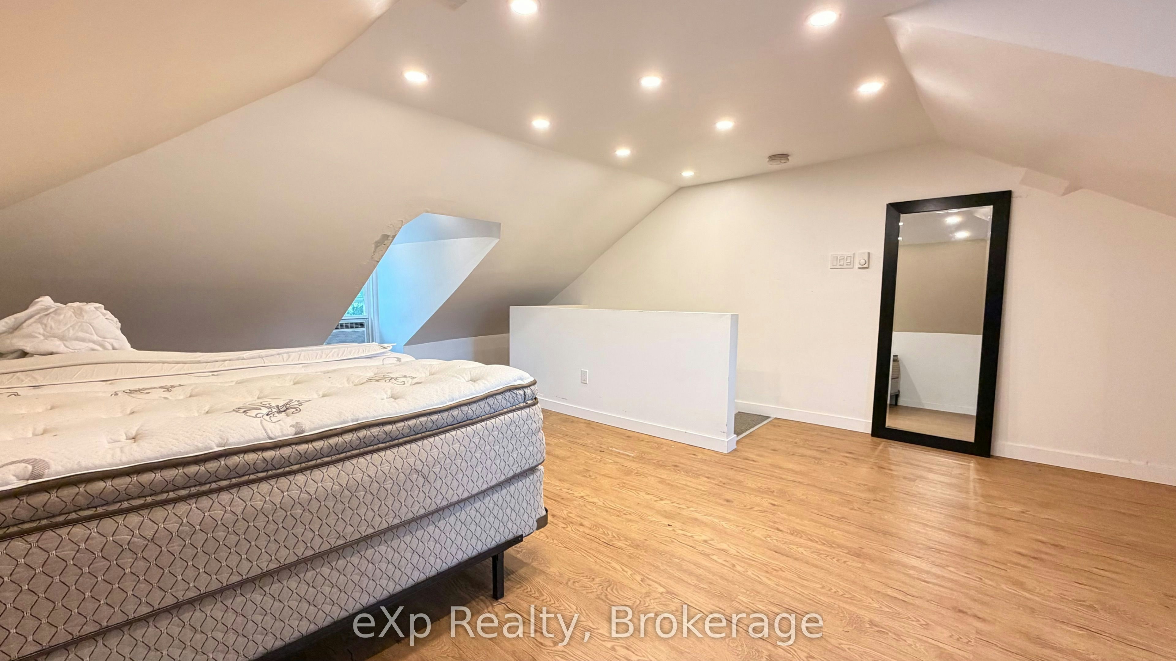20 Charlotte Street, Belleville, ON, K8P 1E2 - 12
