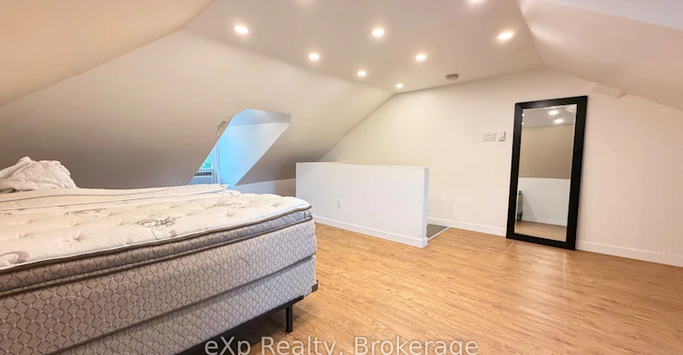 20 Charlotte Street, Belleville, ON, K8P 1E2 - 12