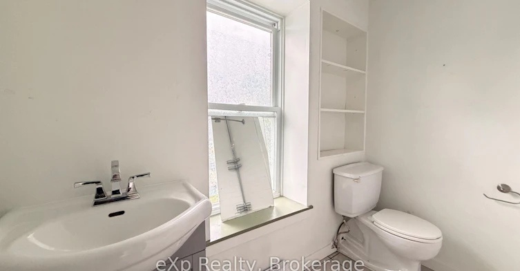 20 Charlotte Street, Belleville, ON, K8P 1E2 - 7