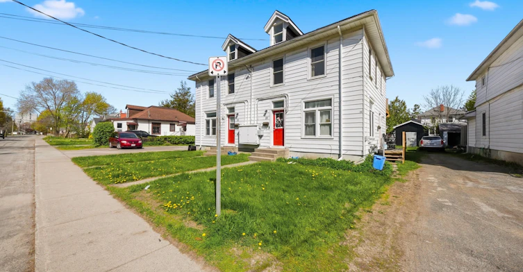 20 Charlotte Street, Belleville, ON, K8P 1E2 - 2