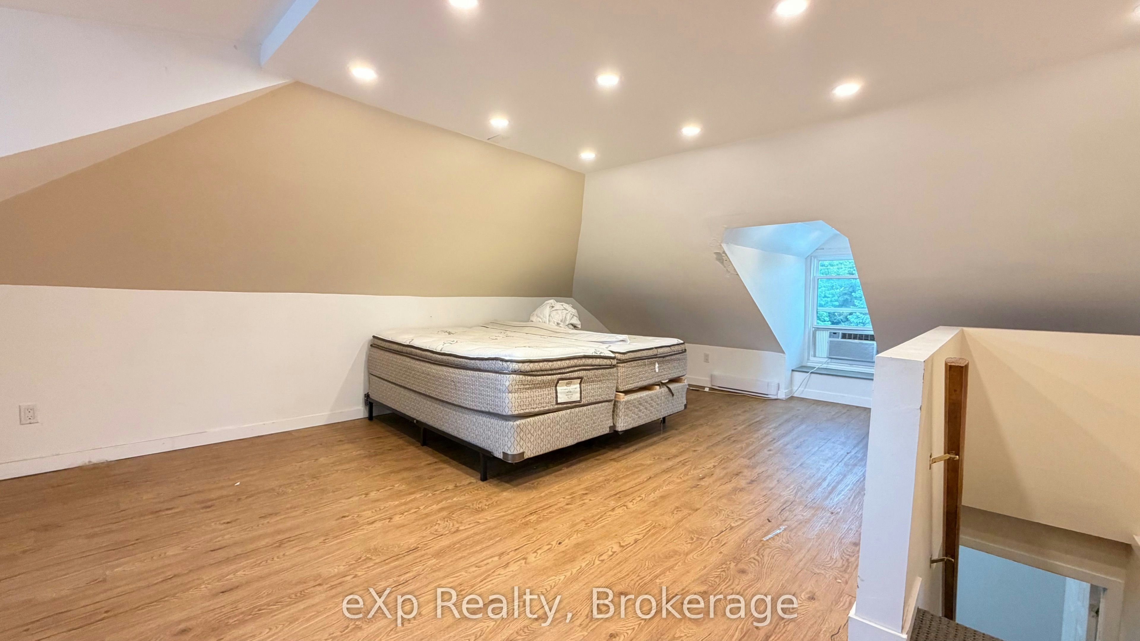 20 Charlotte Street, Belleville, ON, K8P 1E2 - 11