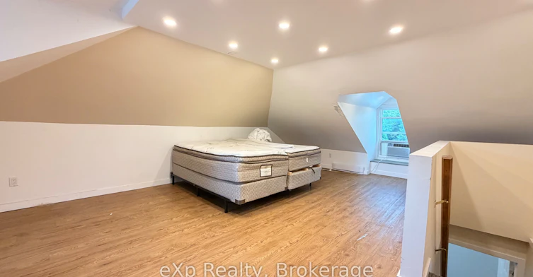 20 Charlotte Street, Belleville, ON, K8P 1E2 - 11