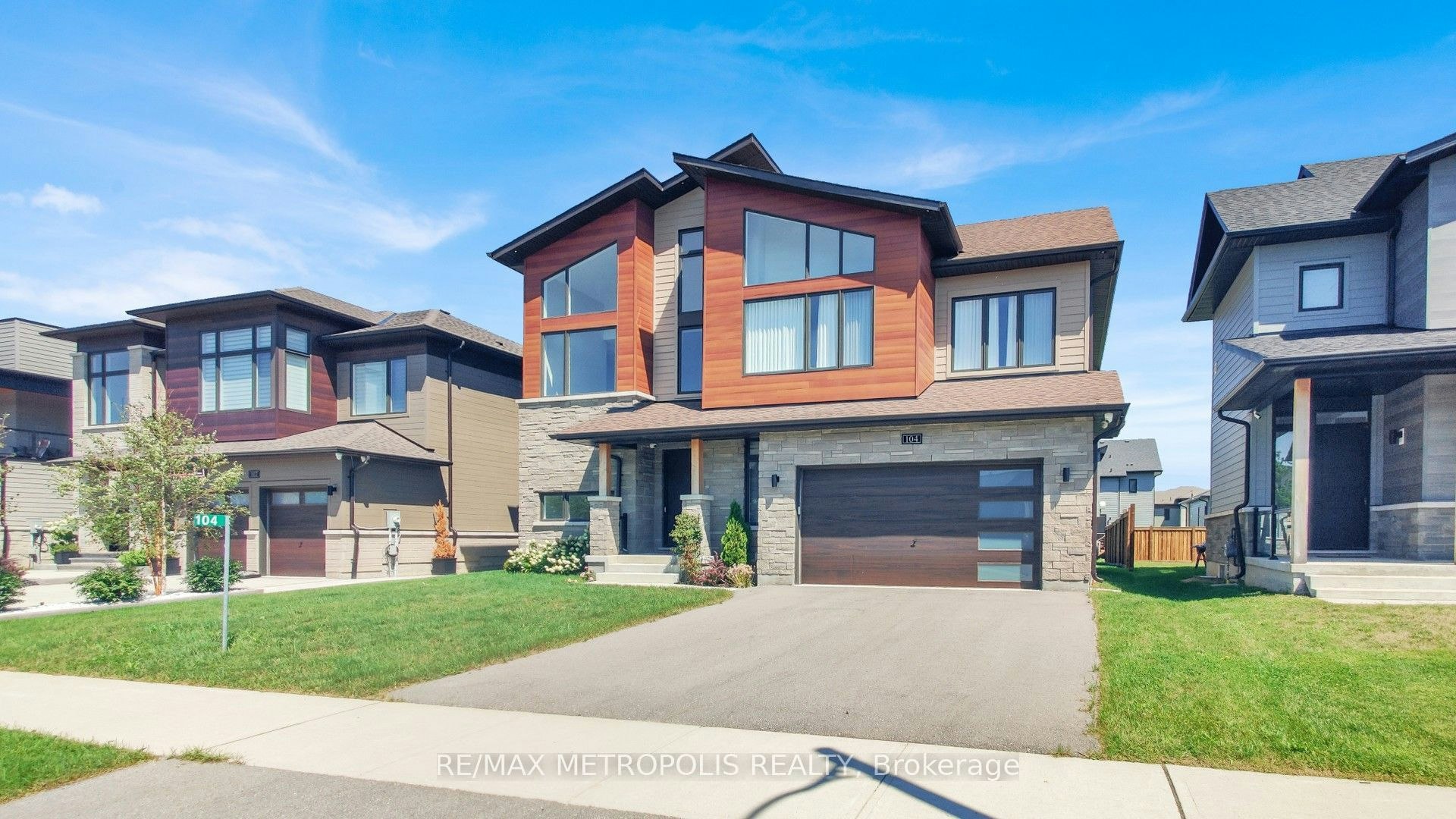 104 Stoneleigh Drive, Blue Mountains, ON, L9Y 0V1