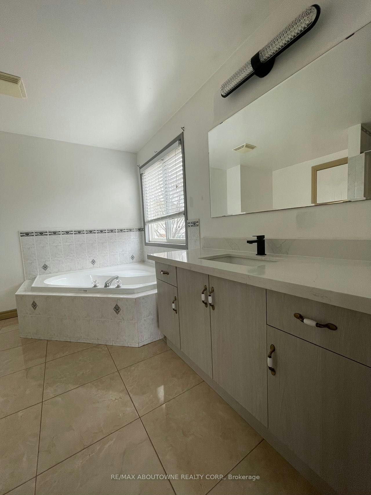 98 Adler Drive, Cambridge, ON, N3C 4B7 - 12