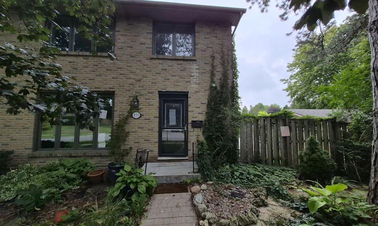 8-850 Berkshire Drive