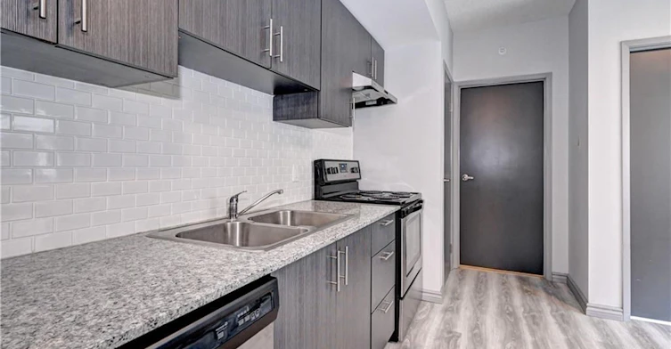G304-275 Larch Street, Waterloo, ON, N2L 3R2 - 7