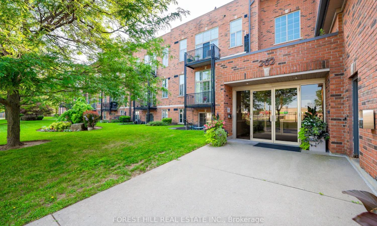 102-262 Dundas Street E