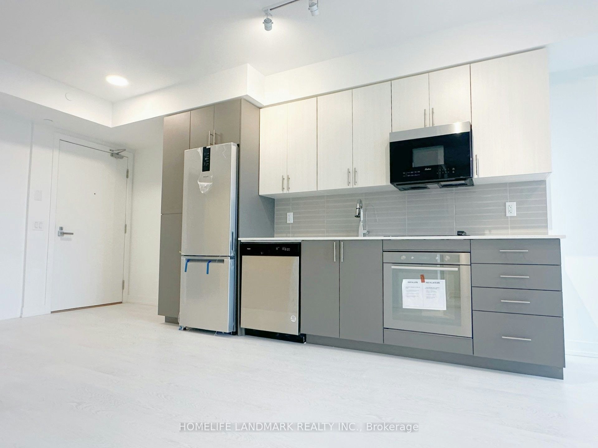 307-415 Main Street W, Hamilton, ON, L8P 1K5 - 2