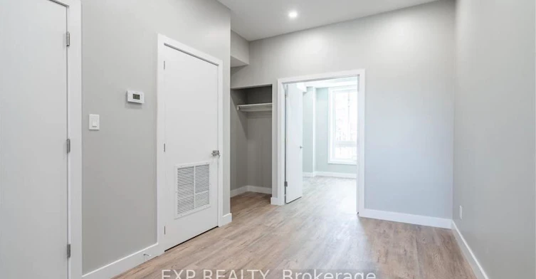 2-104 Wellington Street N, Hamilton, ON, L8R 1N3 - 9