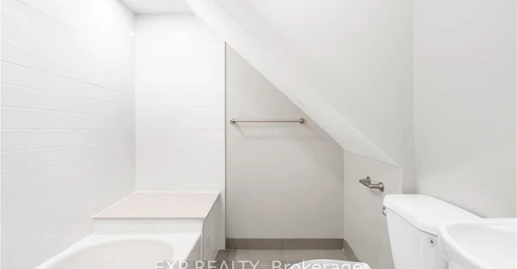 2-104 Wellington Street N, Hamilton, ON, L8R 1N3 - 5