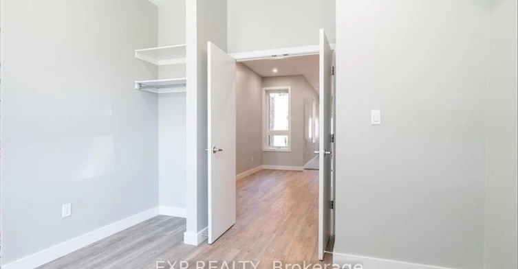 2-104 Wellington Street N, Hamilton, ON, L8R 1N3 - 2