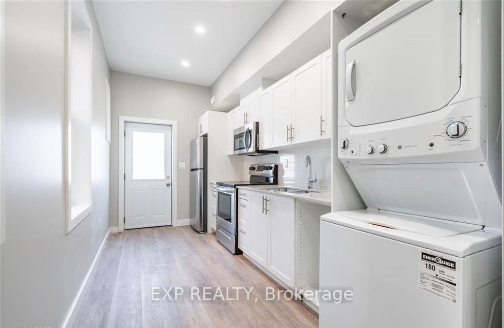 2-104 Wellington Street N, Hamilton, ON, L8R 1N3 - 8
