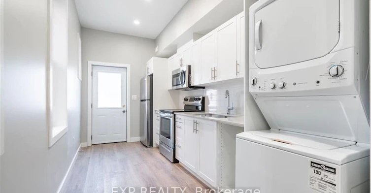 2-104 Wellington Street N, Hamilton, ON, L8R 1N3 - 8