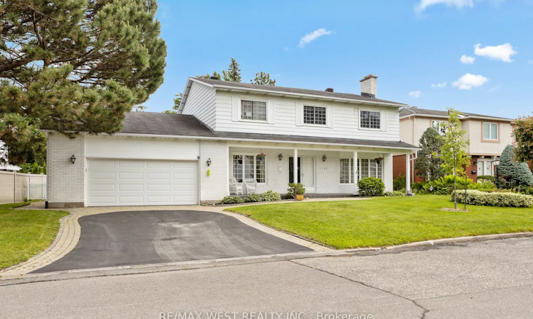 1758 Rhodes Crescent