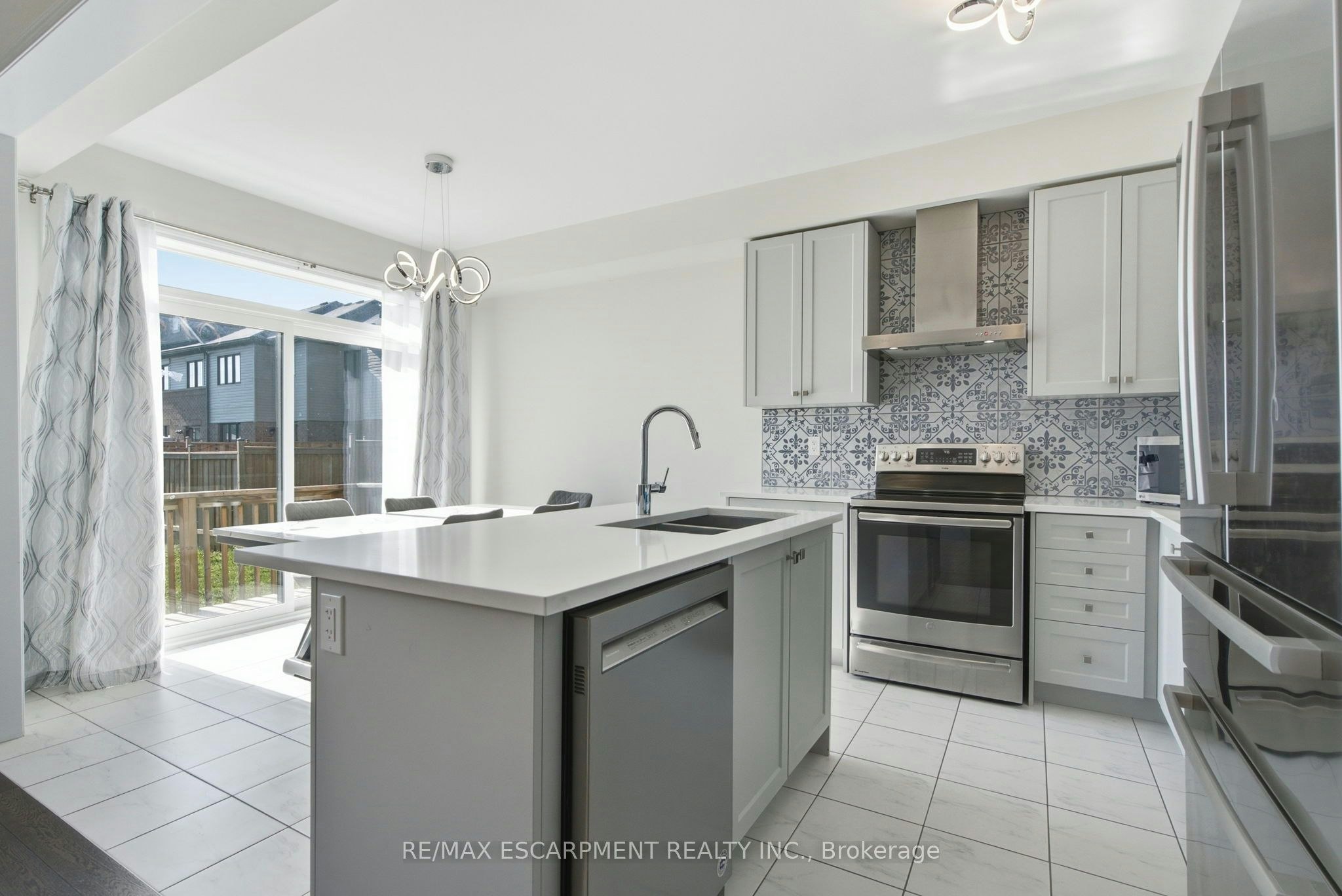 8 Magdalena Street, Hamilton, ON, L8K 5R9 - 12