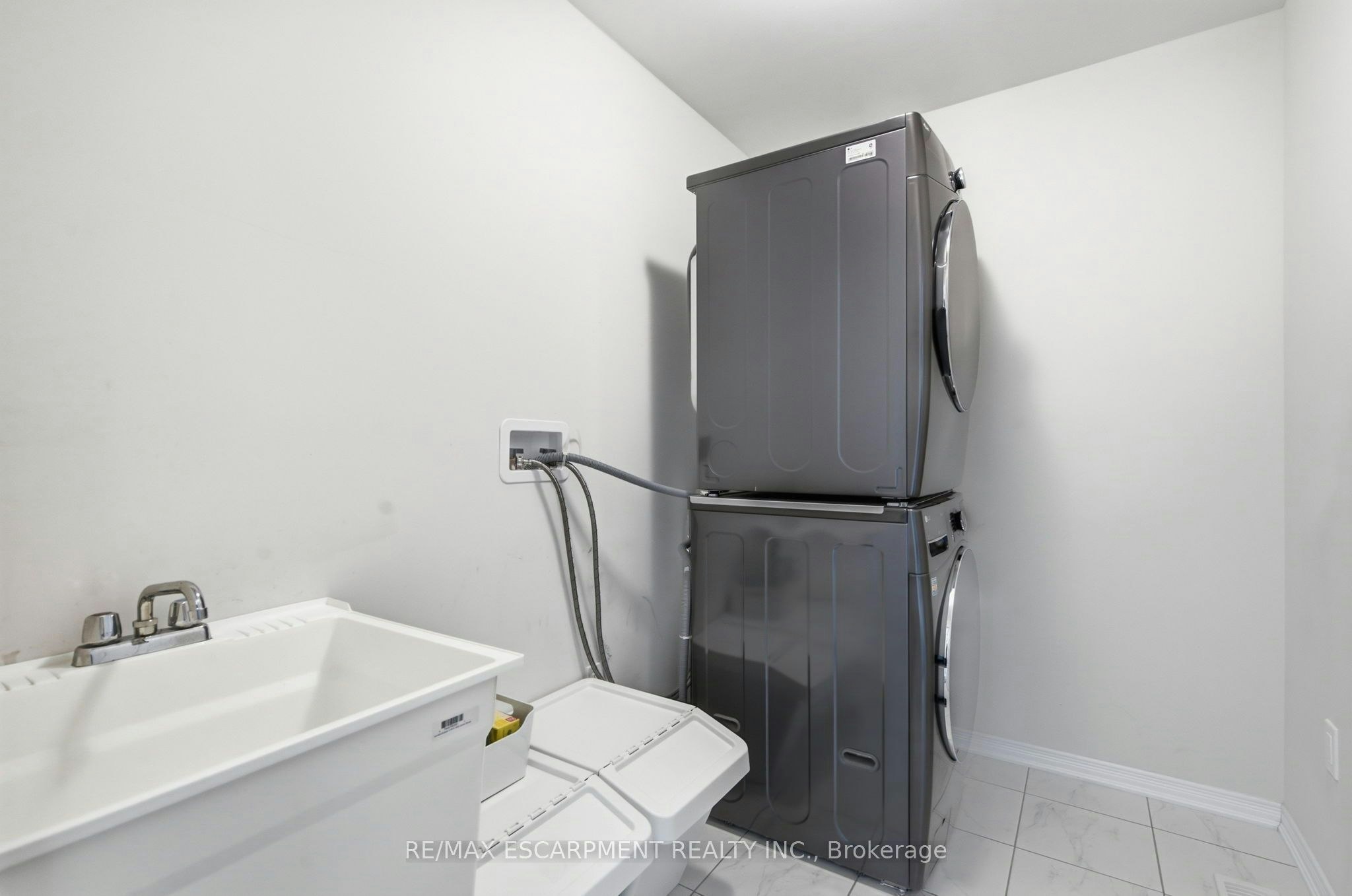 8 Magdalena Street, Hamilton, ON, L8K 5R9 - 27