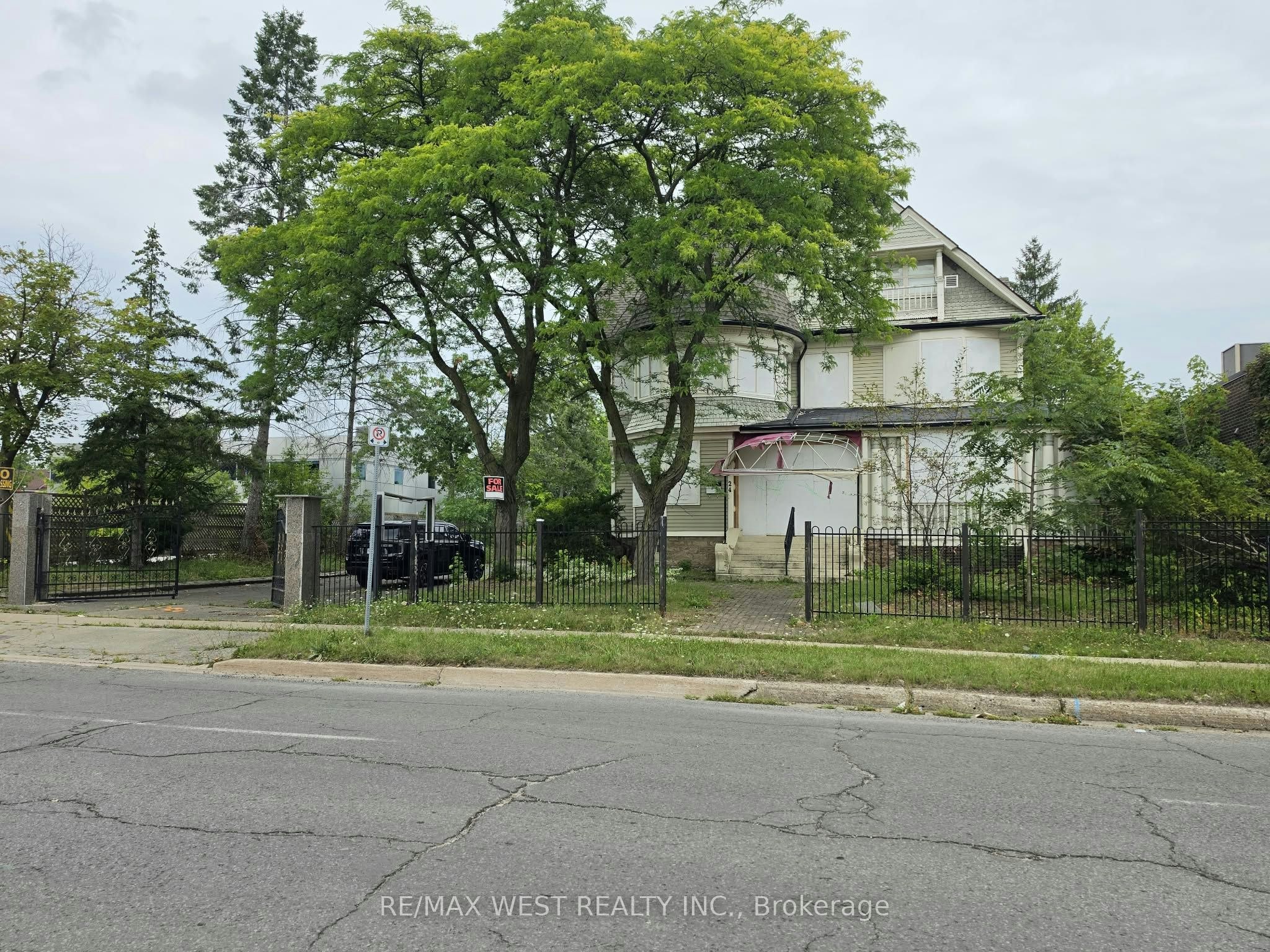 24 Burgar Street, Welland, ON, L3B 2S7