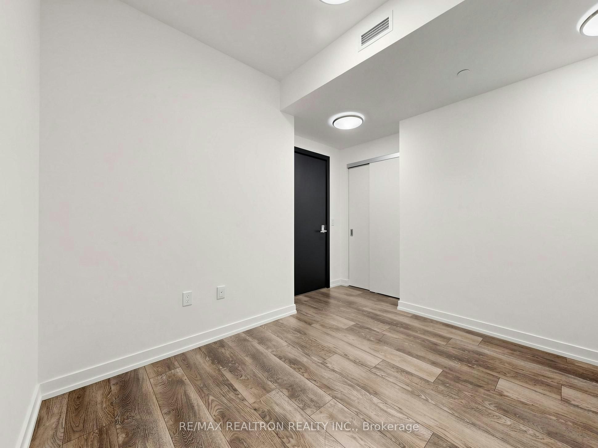 1210-15 Wellington Street S, Kitchener, ON, N2G 0E4 - 32