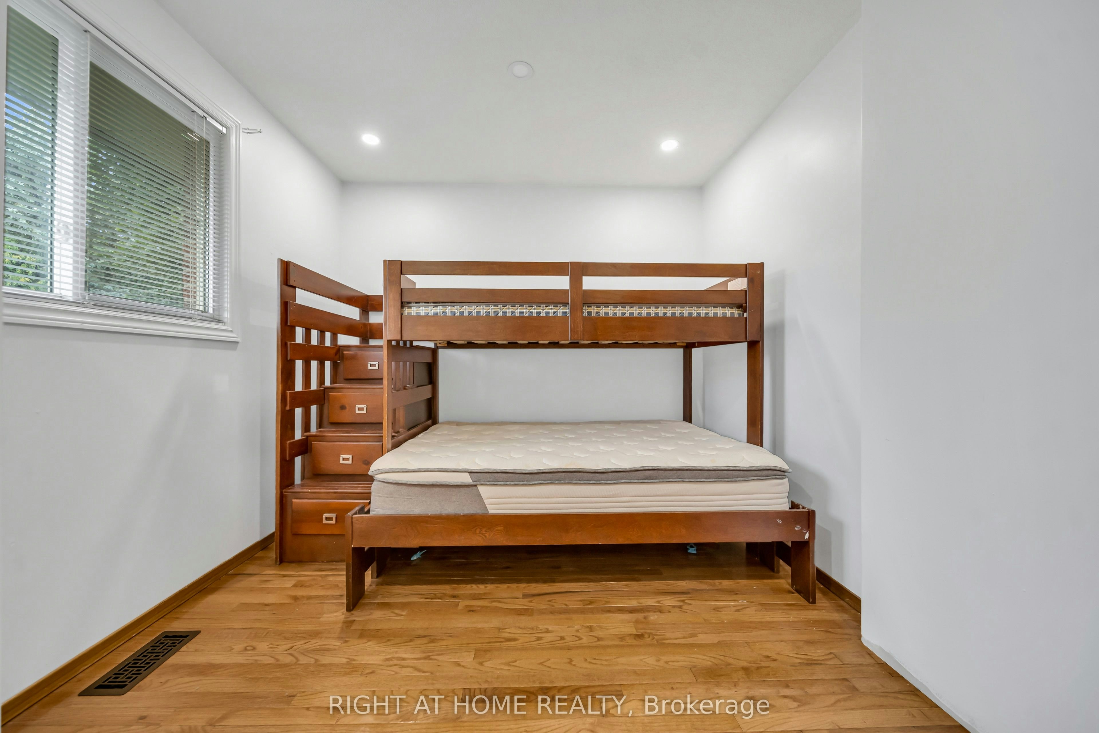 115 Countryside (Main Only) Crescent, Kitchener, ON, N2E 2S8 - 16
