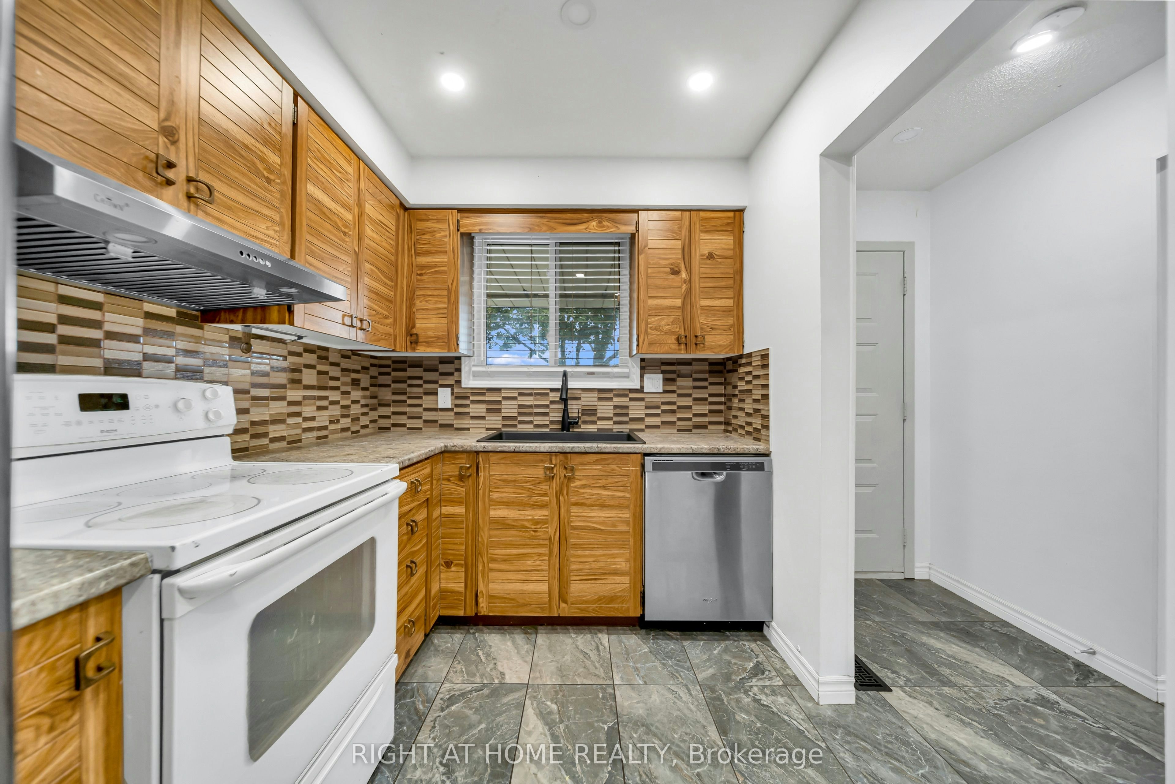 115 Countryside (Main Only) Crescent, Kitchener, ON, N2E 2S8 - 10