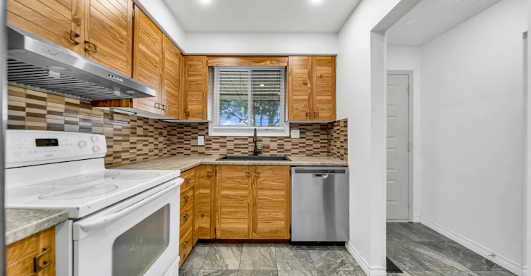 115 Countryside (Main Only) Crescent, Kitchener, ON, N2E 2S8 - 10